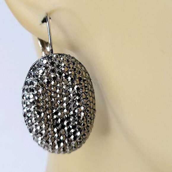 Silver Tone Oval Earrings Light Silver earrings Leverback closure - Picture 2 of 8